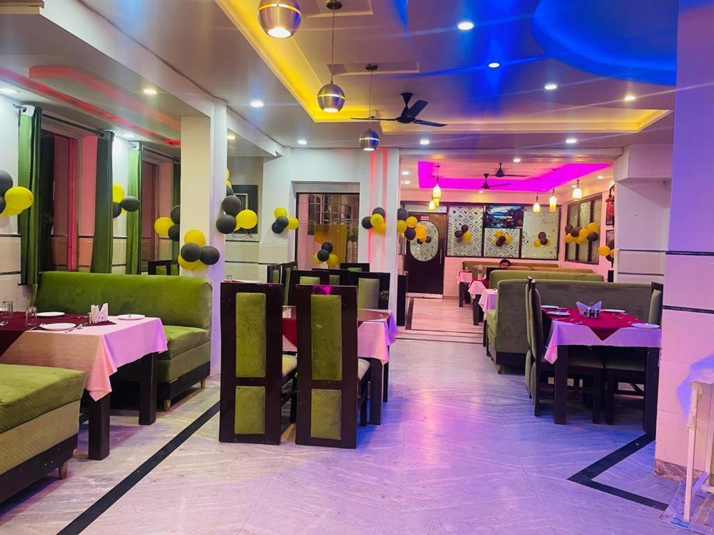 Alpine By The Golden Taj Group And Hotel Agra (Uttar Pradesh)