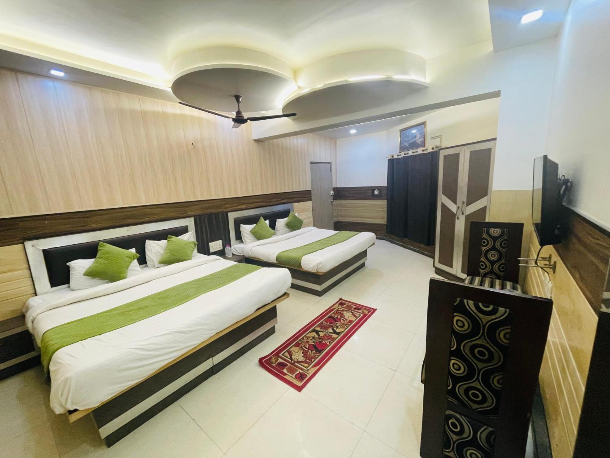 Alpine By The Golden Taj Group And Hotel Agra (Uttar Pradesh)